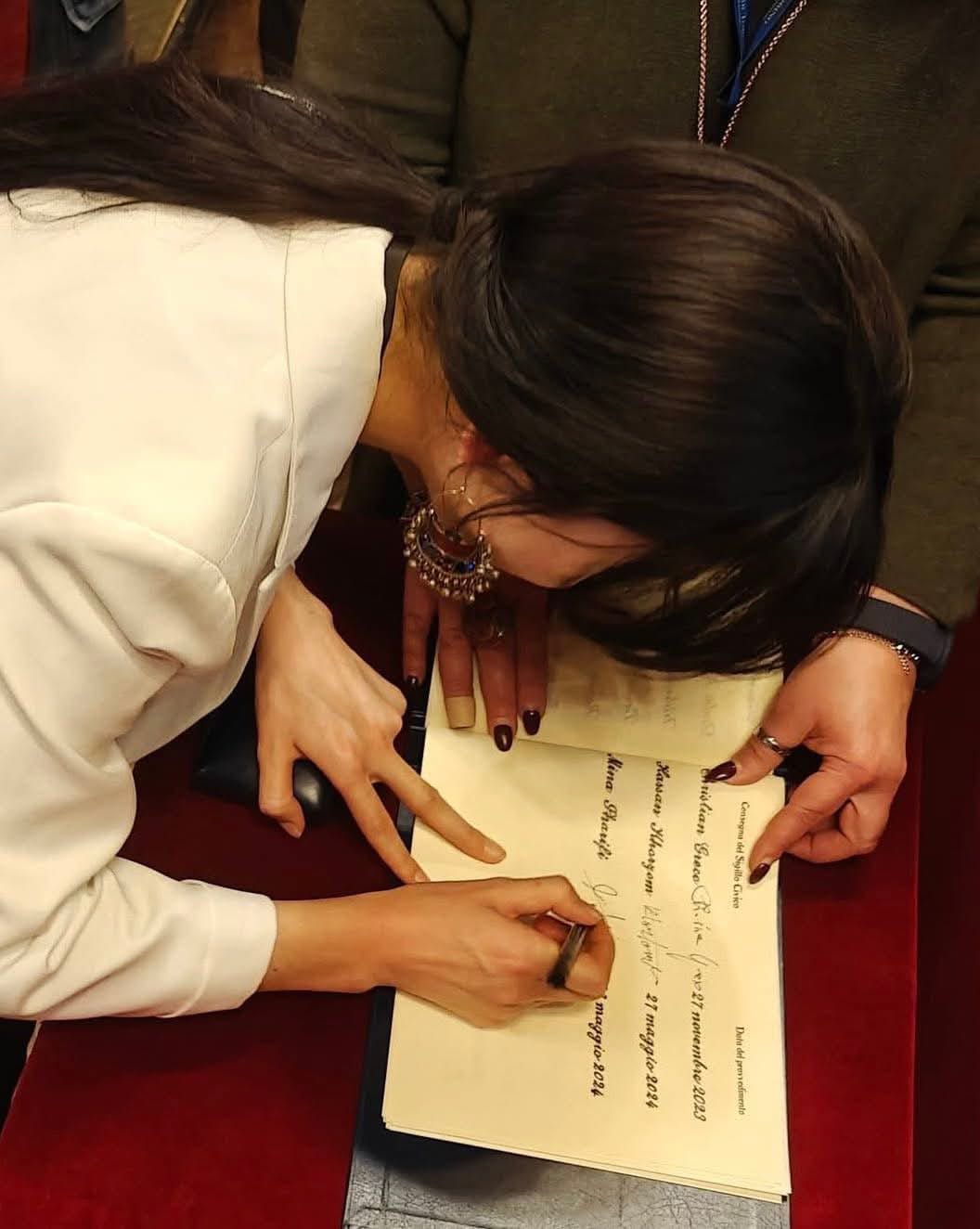 La Città di Torino conferisce a Mina Sharifi, studentessa beneficiaria del progetto ‘Culture Builds the Future’, il Sigillo Civico